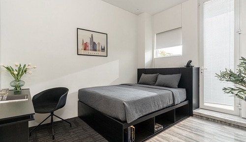 Studio, Balcony