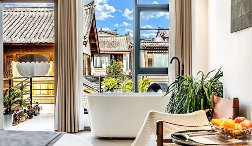 Standard Room, 1 Queen Bed, Smoking, Private Bathroom