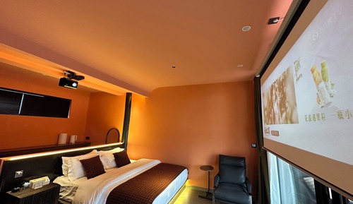 Superior Room, 1 Queen Bed, Smoking, Private Bathroom