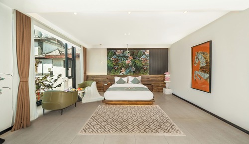 Classic Room, 1 Queen Bed, Smoking, Private Bathroom