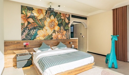 Classic Studio Suite, 1 Queen Bed, Courtyard View