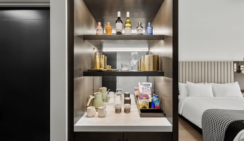 Boutique Two Queen