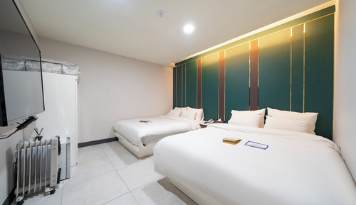 Signature Suite, City View