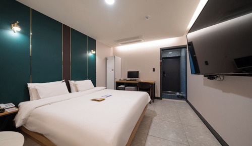 Deluxe Double Room, City View