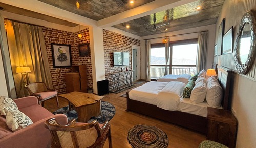 Luxury Suite, Balcony