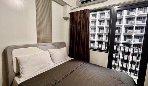 Room, City View