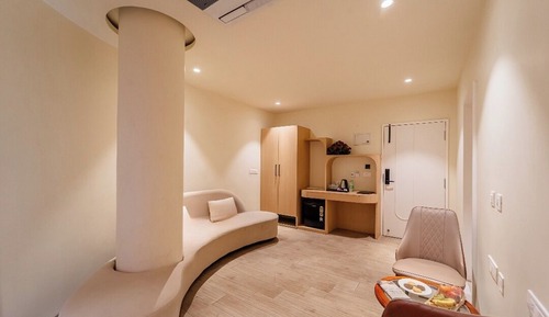 Suite, City View