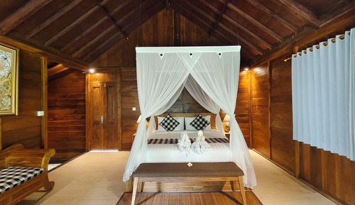Honeymoon Suite