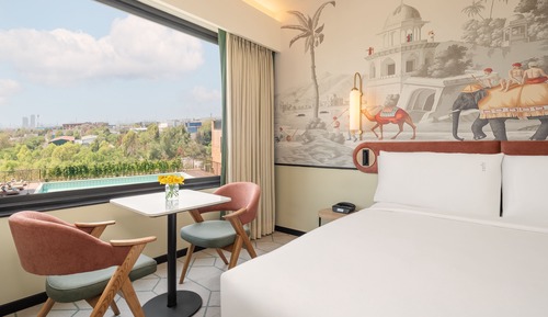 Standard Room, 1 King Bed, Pool View