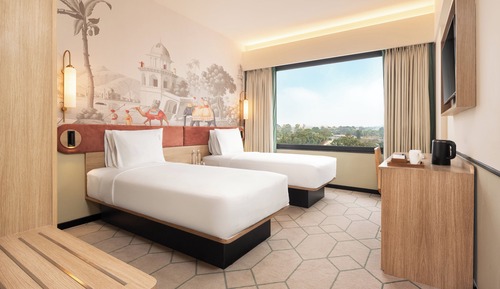 Standard Room, 2 Twin Beds, Pool View