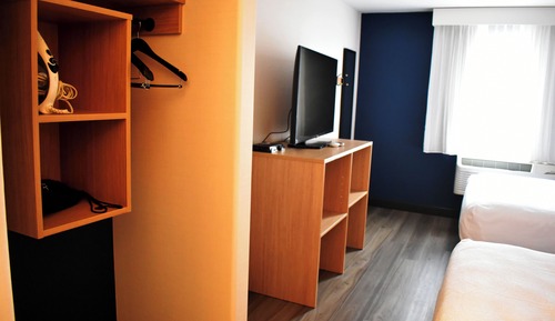 Room, Multiple Beds