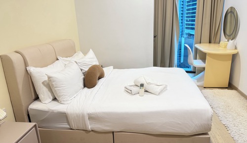 Deluxe Studio Suite, City View