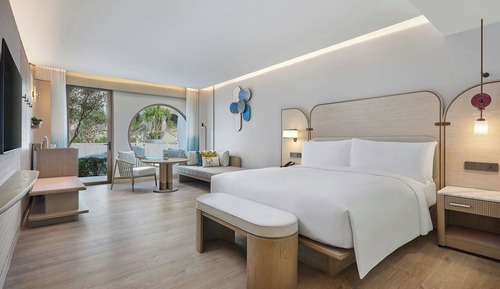 Deluxe Room, 1 King Bed with Sofa bed, Pool Access