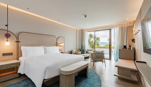 Oceanview Pool Access, 1 King Bed