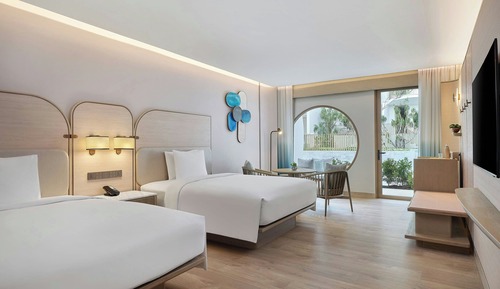 Deluxe Room, 2 Twin Beds, Non Smoking, Pool Access