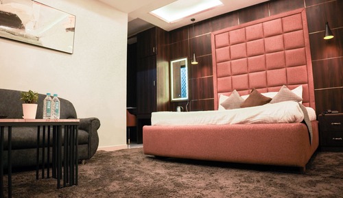 Suite, City View
