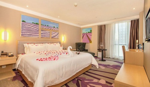 Romantic Double Room, City View