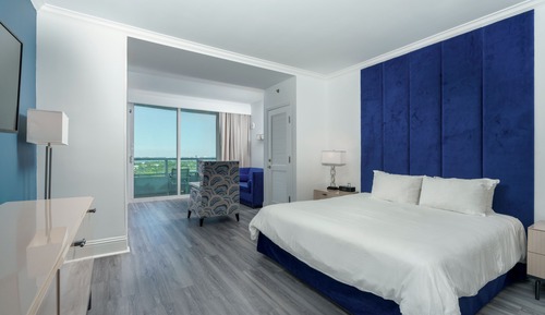 Condo, Bay View, Beachside
