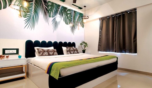 One Bedroom Apartment with King bed and Mountain View