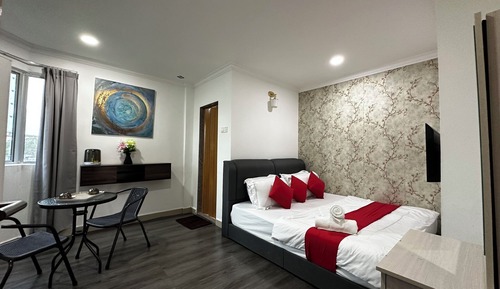Deluxe Suite, City View