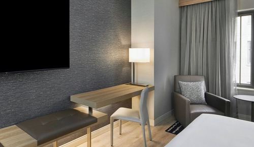 Room, 1 King Bed, Non Smoking (Mobility Accessible, Tub)