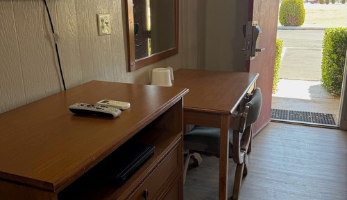 Weekly One Queen Bed, With Kitchen , Smoking Room
