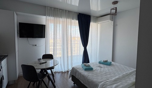 Deluxe Studio, Partial Sea View
