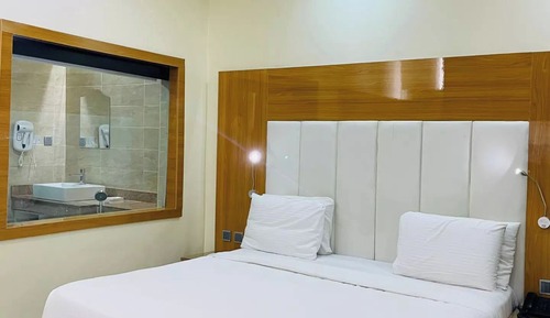 Comfort Room, Balcony, City View