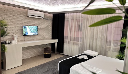 Superior Studio Suite, City View