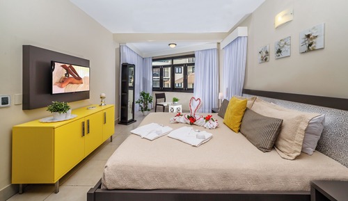 Comfort Room, 2 Double Beds, Kitchen