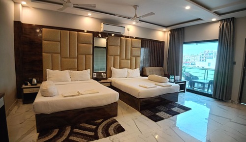 Executive Triple Room with Bathtub
