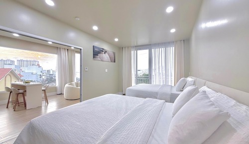 Luxury Deluxe Queen Suite