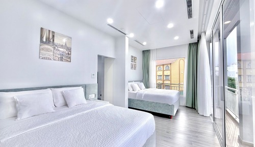 Deluxe Queen Suite