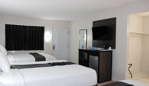 Standard Room, Multiple Beds, Non Smoking