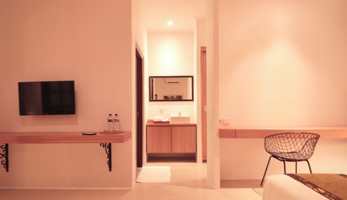 Deluxe Studio Suite