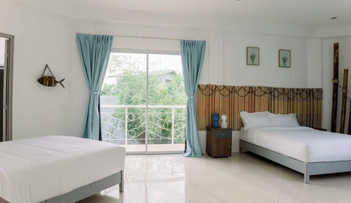 Family Room, 2 Queen Beds, Balcony, Resort View