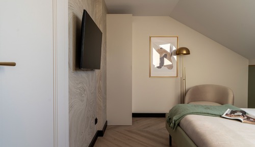 Club Apartment, City View