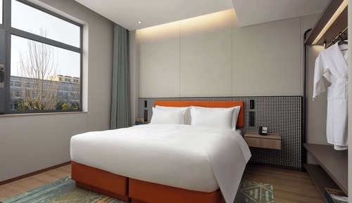 Business Suite, 1 King Bed, Non Smoking