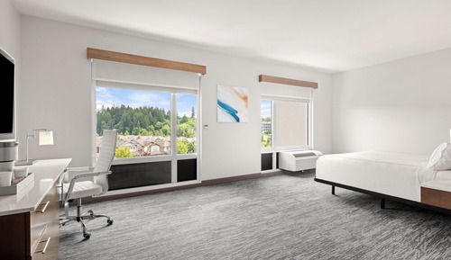 Room, 1 King Bed, Roll-in Shower (Communications, Mobility)