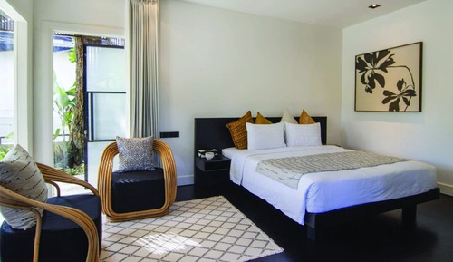 Suite, Pool View