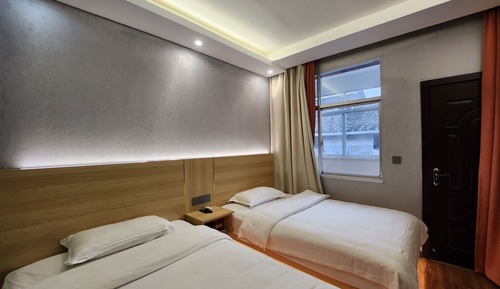 Comfort Quadruple Room, City View