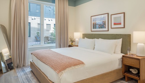1 Bedroom Queen Suite