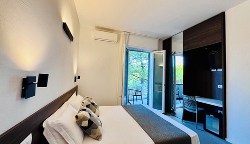 Double Room, 1 King Bed, Private Bathroom