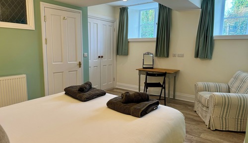 Traditional Apartment, 2 Bedrooms, Kitchen, Courtyard View