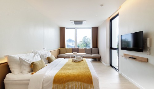 Junior Suite with Bathtub