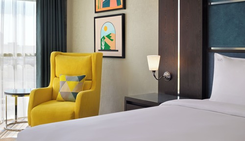 Suite, 2 Twin Beds (Downtown View)