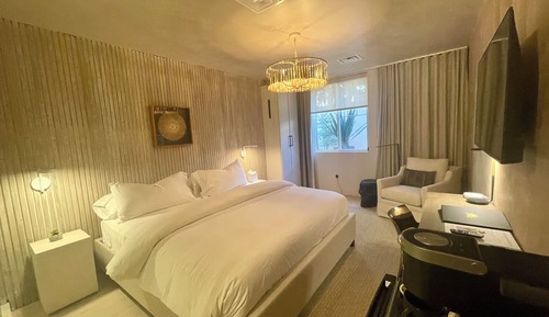 Classic Room, 1 King Bed, Non Smoking Room 11