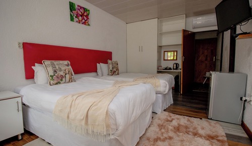Standard Twin Room, Patio, Courtyard View