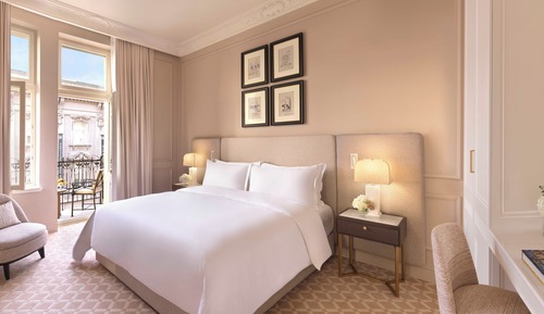 Deluxe Suite, Corner