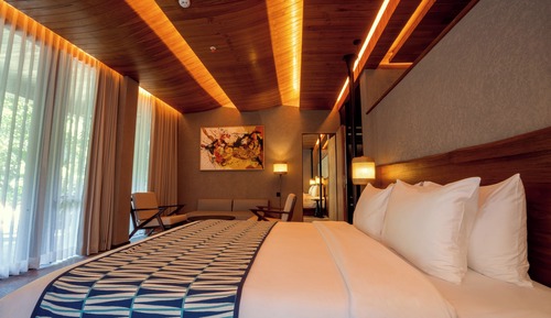 Suite Double Bed Pool Access